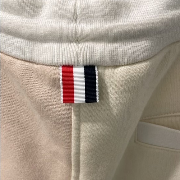 THOM BROWNE ENGINEERED STRIPE
SWEAT PANT
Tonal White Funmix - Picture 6 of 6
